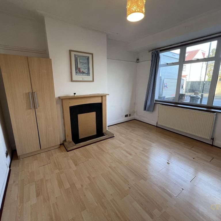 4 bedroom semi-detached house to rent - Photo 1