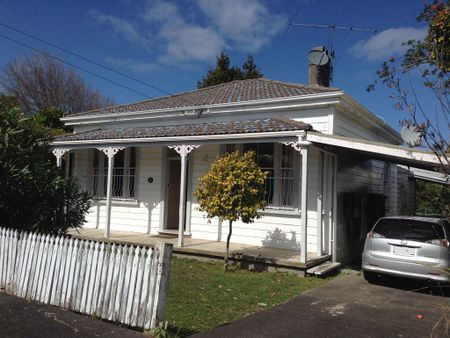 Spacious Mt Eden Home - Photo 4