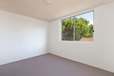 Two Bedroom Apartment In Prime Beachside Locale - Photo 4