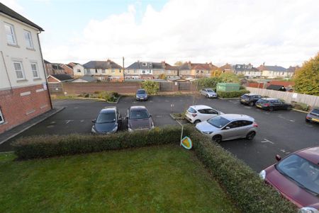 2 bedroom flat to rent - Photo 3