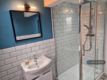 5 bedroom terraced house to rent - Photo 3