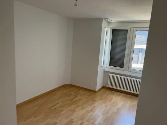 "Sonnige 4-Zimmer-Wohnung in der steuergünstigen Gemeinde Hergiswil NW" - Photo 1