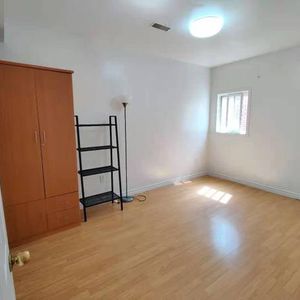 1 Bedroom Apt Available December 1st (Gerrard & Broadview) - Photo 2