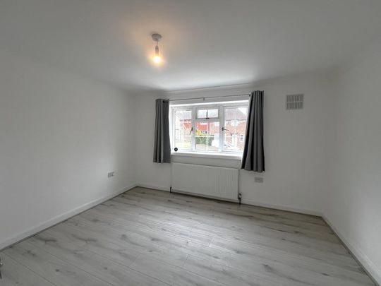 4 bedroom semi-detached house to rent - Photo 1