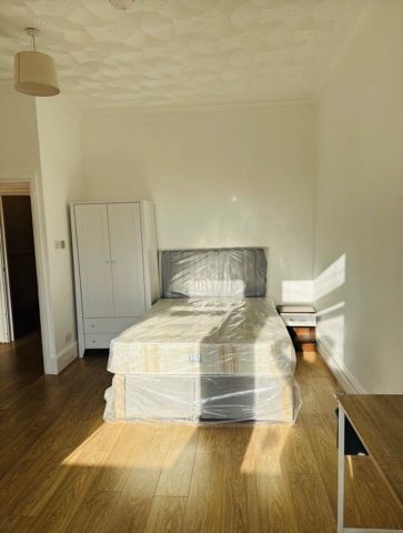 Room in a Shared House, Shrewsbury Road, E7 - Photo 5