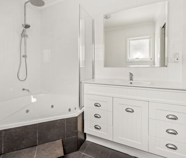 Stunning 5 Bedroom Home! - Photo 6