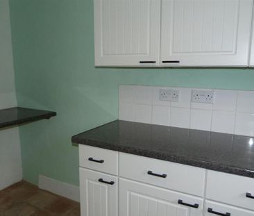 2 bedroom semi-detached house to rent - Photo 3