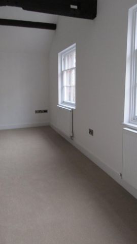 3 bedroom flat to rent - Photo 4