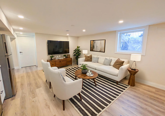 Newly Renovated 2 Bedroom Lower unit in St. Catharines! - Photo 1