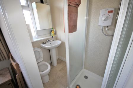 Meanwood Road, Leeds, West Yorkshire - Photo 4