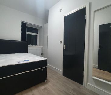 1 bedroom in a flat share to rent - Photo 1