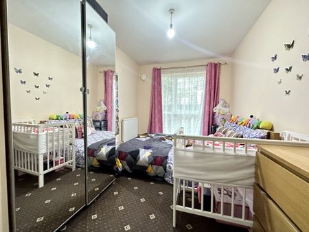 Smoothfield Court, Greater London, TW3 - Photo 2