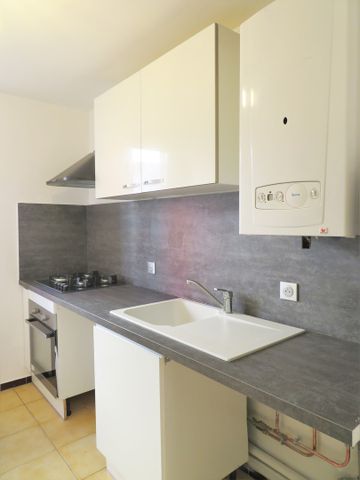 T2+PARK, Nîmes-Capouchiné, 540€ H.C - Photo 4