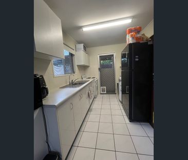 Modern 2-Bedroom Unit in Slade Point - Photo 5