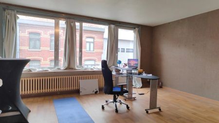 Centraal gelegen twee slaapkamer appartement met garage - Foto 4