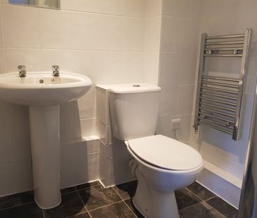 Merrick Close Room 3 - Photo 2