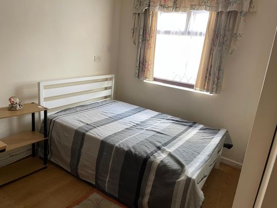 Room in a Shared House, The Drive, IG1 - Photo 1