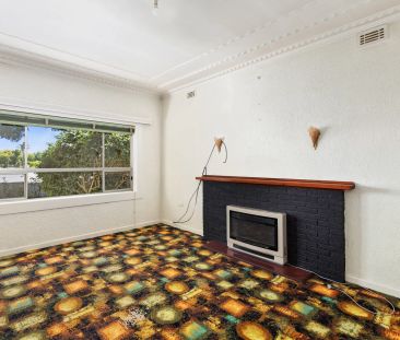 Solid home with a plenty of backyard - Photo 2