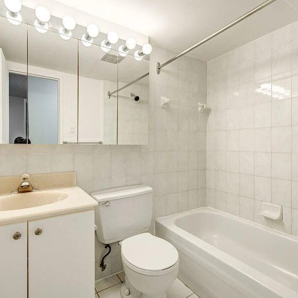 3355 Queen Mary Road, Montréal, QC - Photo 1