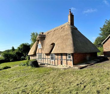 An enchanting 2-bedroom, 2-bathroom cottage to rent - Photo 3