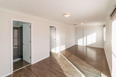 FAMILY HOME IN GOBBAGOMBALIN - Photo 5