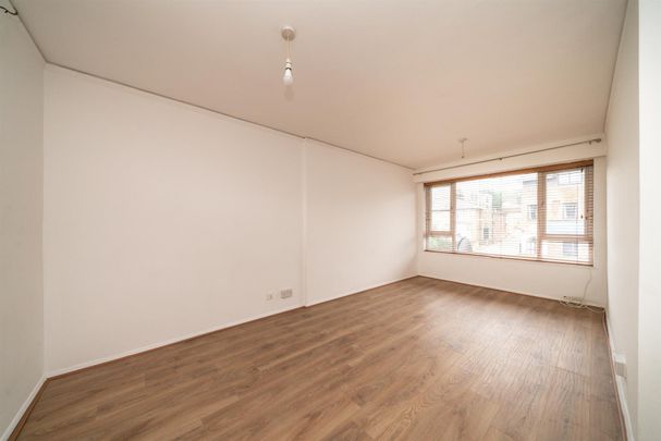 Marlowes, Hemel Hempstead, HP1 1ER, Hertfordshire - Photo 1