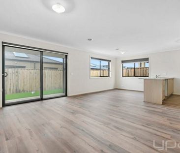 24 Dickens Street, STRATHTULLOH - Photo 4