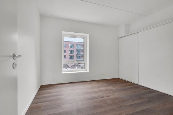 Lys og moderne 5-værelses lejlighed med fjordudsigt i Nørresundby - Photo 1