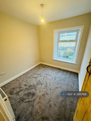 2 bedroom semi-detached house to rent - Photo 5