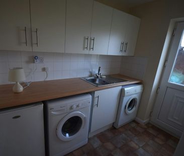 Semi-detached house to rent on - Photo 4