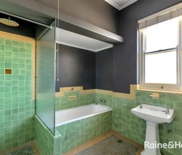 Historic Art Deco 3 Bedroom Beauty - Photo 6