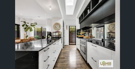 Modern Elegance Meets Energy Efficiency in Clyde North Just a 5-minute walk to Ramlegh Park Primary School - 31 Westbourne Street, Clyde North VIC - Photo 3