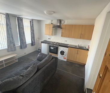 Studio Flat, Victoria Road, CH42 - Photo 5