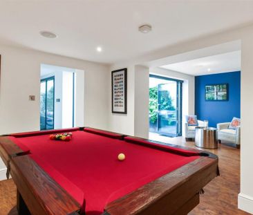 5 bedroom end of terrace house to rent - Photo 2