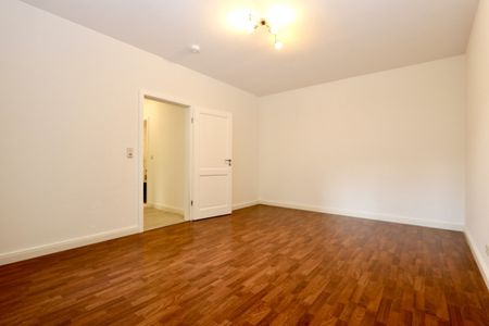 2-Raumwohnung, 1. OG mit ca. 60m² & Balkon in der östlichen Altstadt! - Photo 2