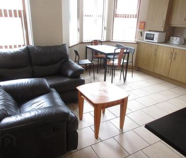 Great 3 Bedroom Apartment, 2a Carmel Street, University Quarter!, B... - Photo 1