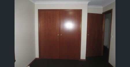 LARGE THREE BEDROOM VILLA - Photo 3