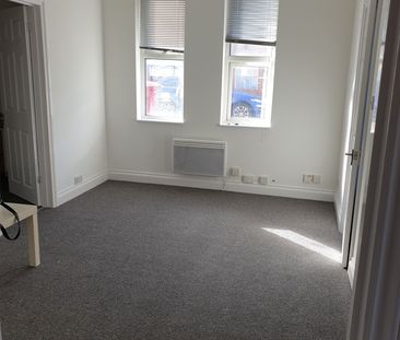 1 Bed Flat, Shirley, SO15 - Photo 2