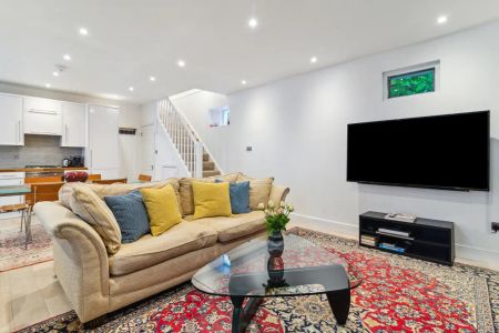 3 bedroom house in Kensington - Photo 3