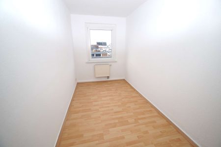 3-Zimmer-Wohnung mit separater Küche und Badewanne, renoviert, ab sofort - Photo 2