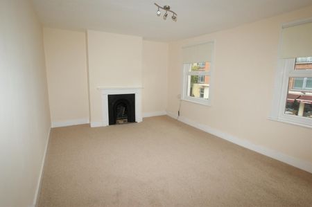 Hersham Road, Surrey - Photo 5