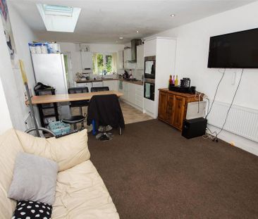 6 bedroom apartment to rent - Photo 1