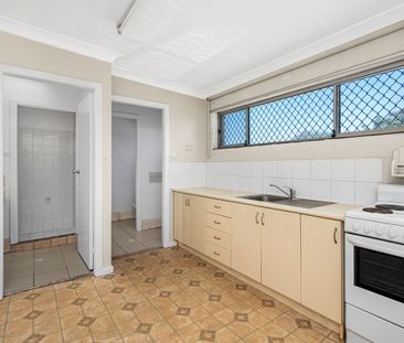 Three Bedroom Apartment - Affordable & Central - Photo 6