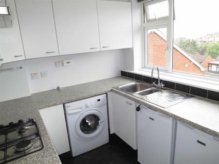 2 bedroom apartment to rent - Photo 4