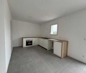 Location Maison 4 pièces 84m² ST JULIEN L ARS 86800 - Photo 4