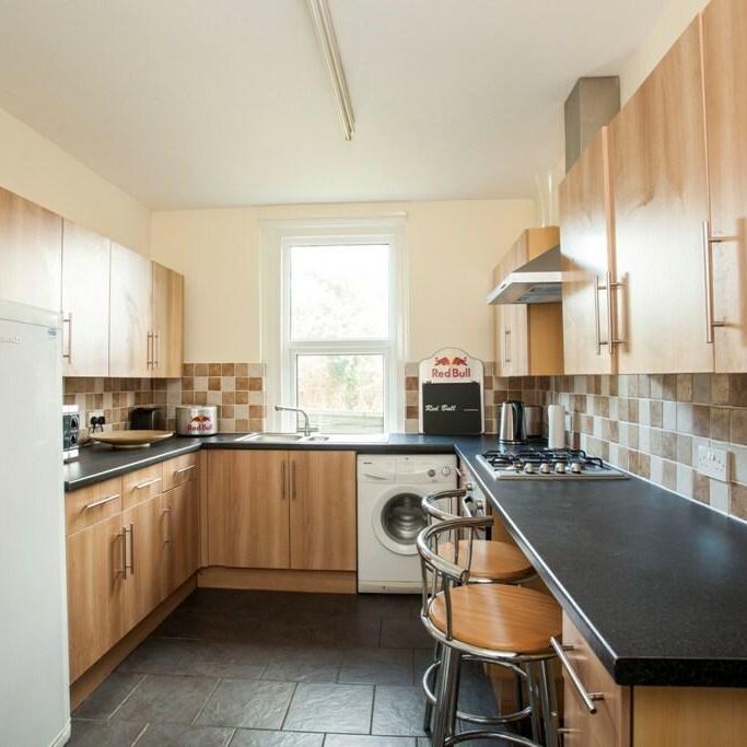 5 bedroom detached house to rent - Photo 1