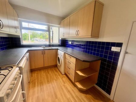 Comyns Court, Sandhurst, GU47 - Photo 2