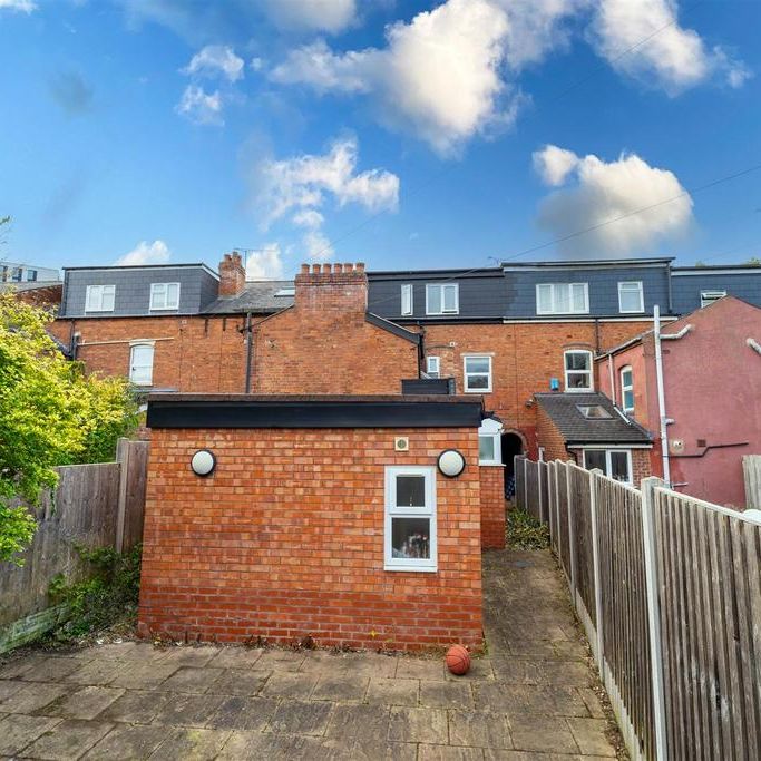 8 bedroom house to rent - Photo 1