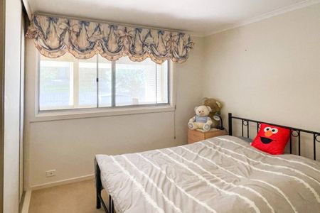 FULLY FURNISHED - 3 Bedroom Home - Photo 2