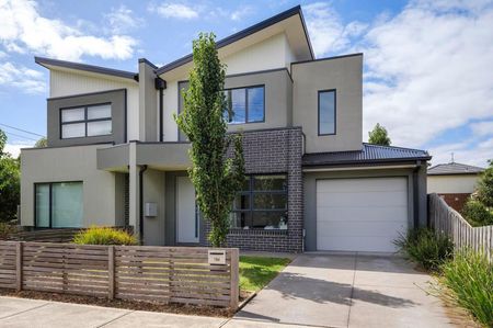 186 Oriel Rd, Heidelberg West VIC 3081 - Townhouse For Rent | Domain - Photo 3